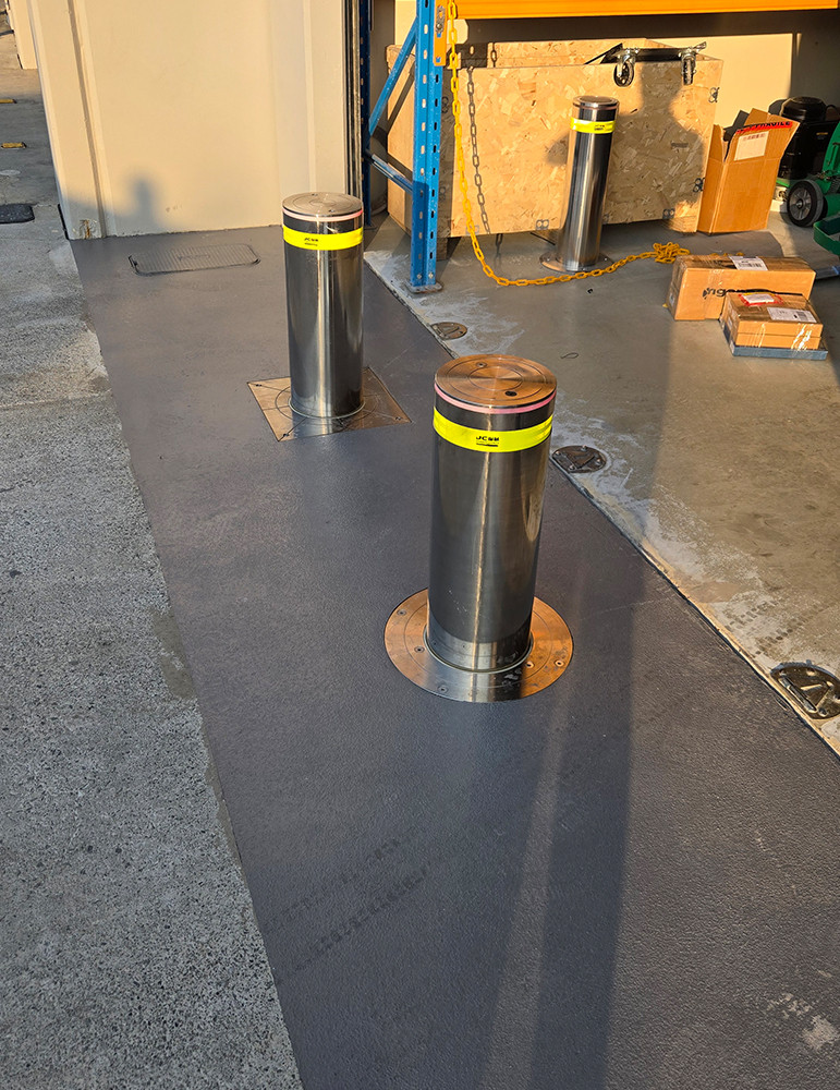 AS133 Hydraulic Automatic Bollard - Image 2
